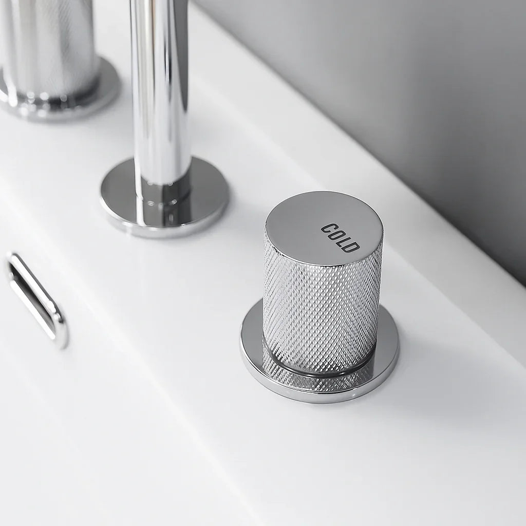 Robinet de salle de bain chromé