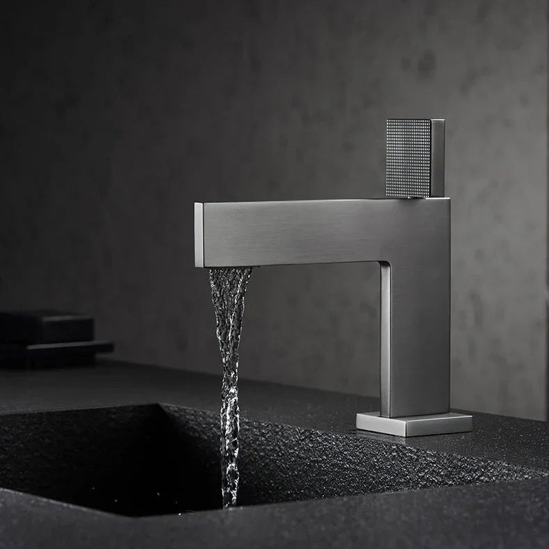 Mitigeur salle de bain gris brossé