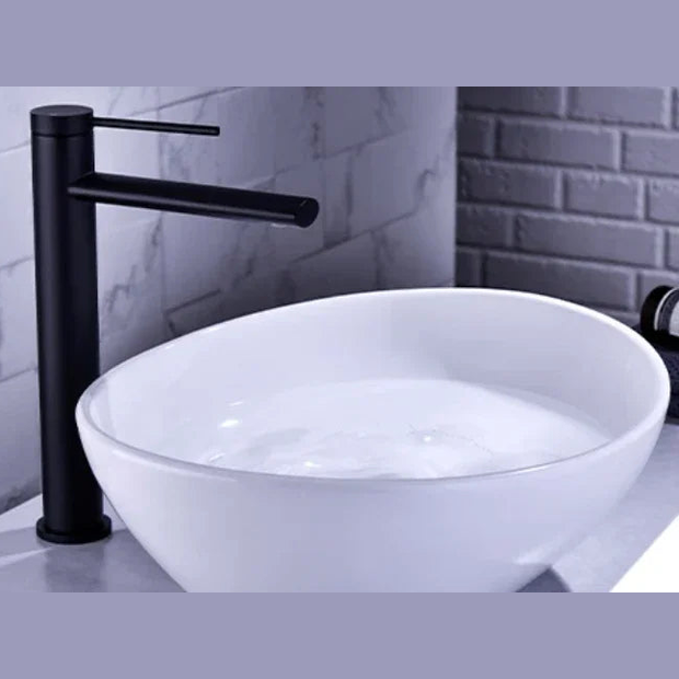 Mitigeur sur plan noir mate