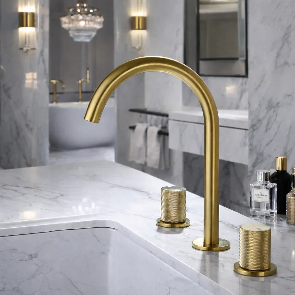 Robinet de salle de bain or brossé