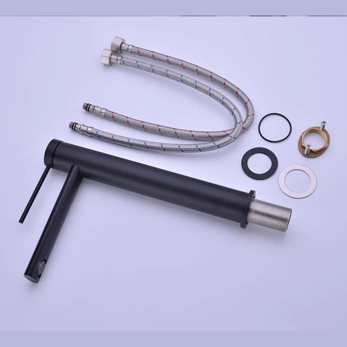 Mitigeur sur plan noir mate