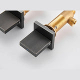 Robinet de salle de bain gris brossé