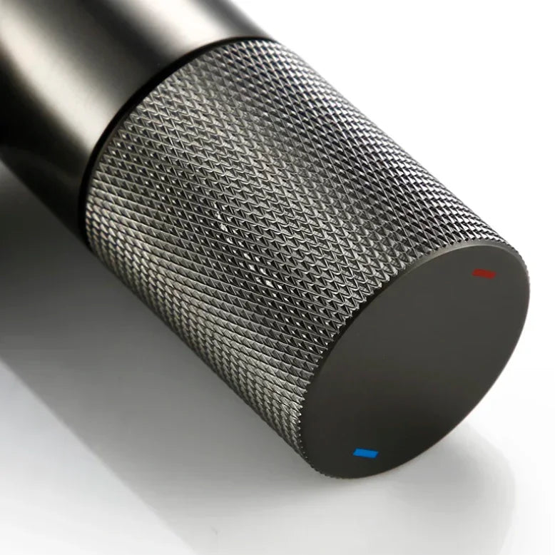 Mitigeur de salle de bain gris brossé