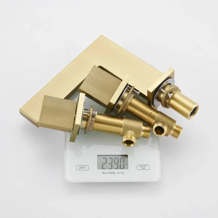 Robinet de salle de bain or brossé