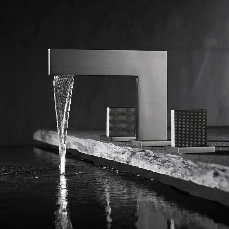 Robinet de salle de bain gris brossé