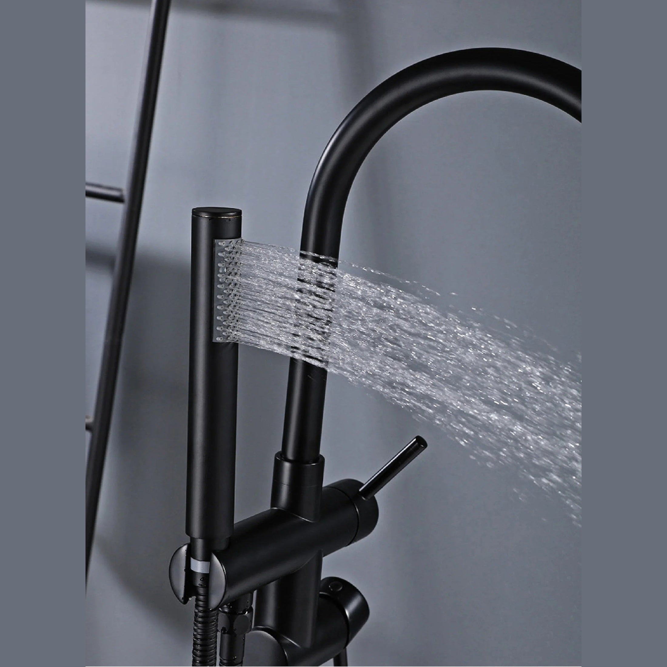 Mitigeur sur pied noir mat