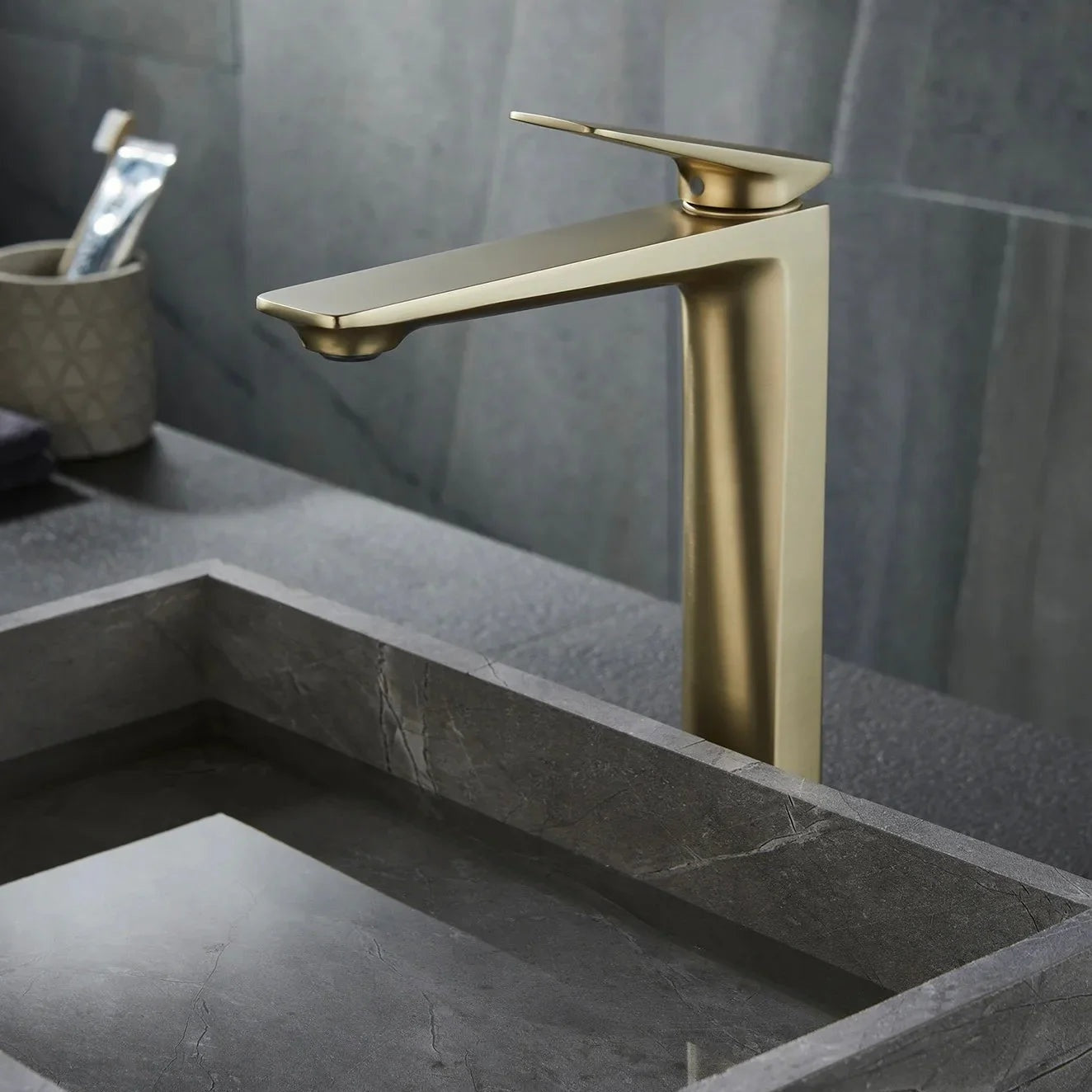 Mitigeur de salle de bain or brossé