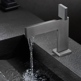 Mitigeur salle de bain gris brossé