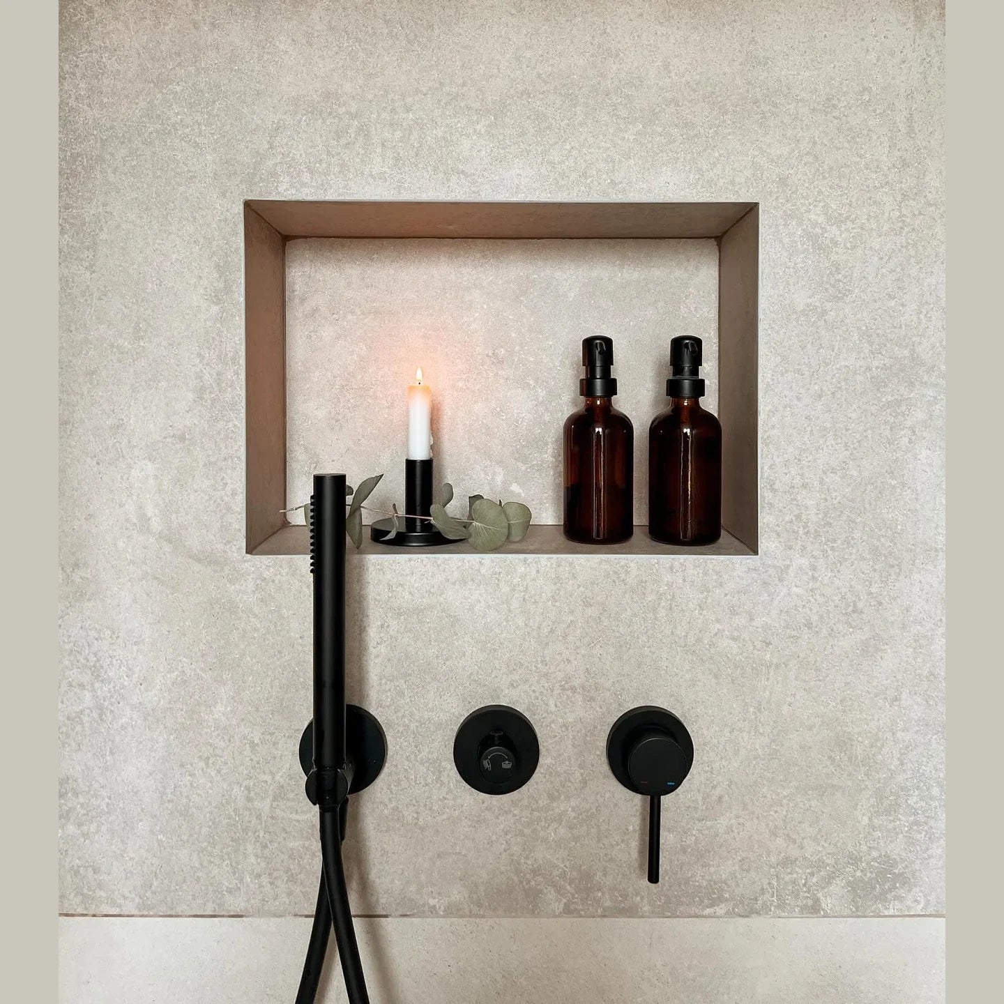 Colonne de douche encastrée noir mate