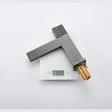 Mitigeur salle de bain gris brossé