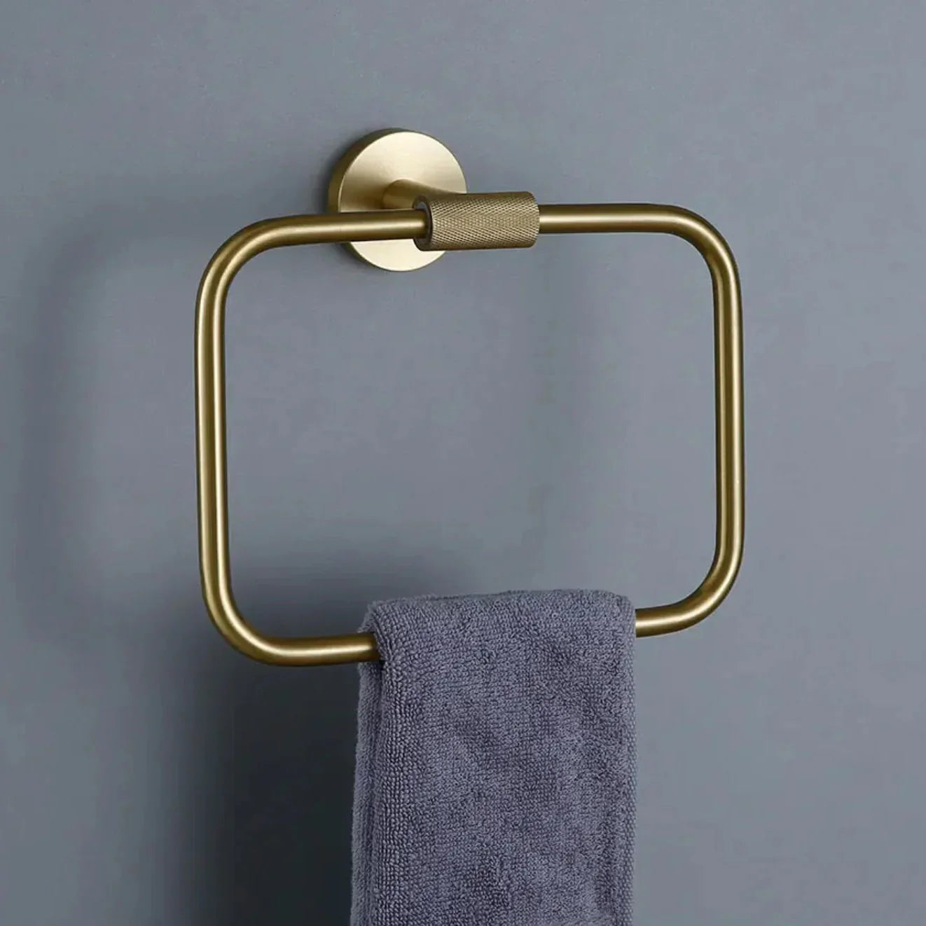 Porte-serviettes or brossé strié