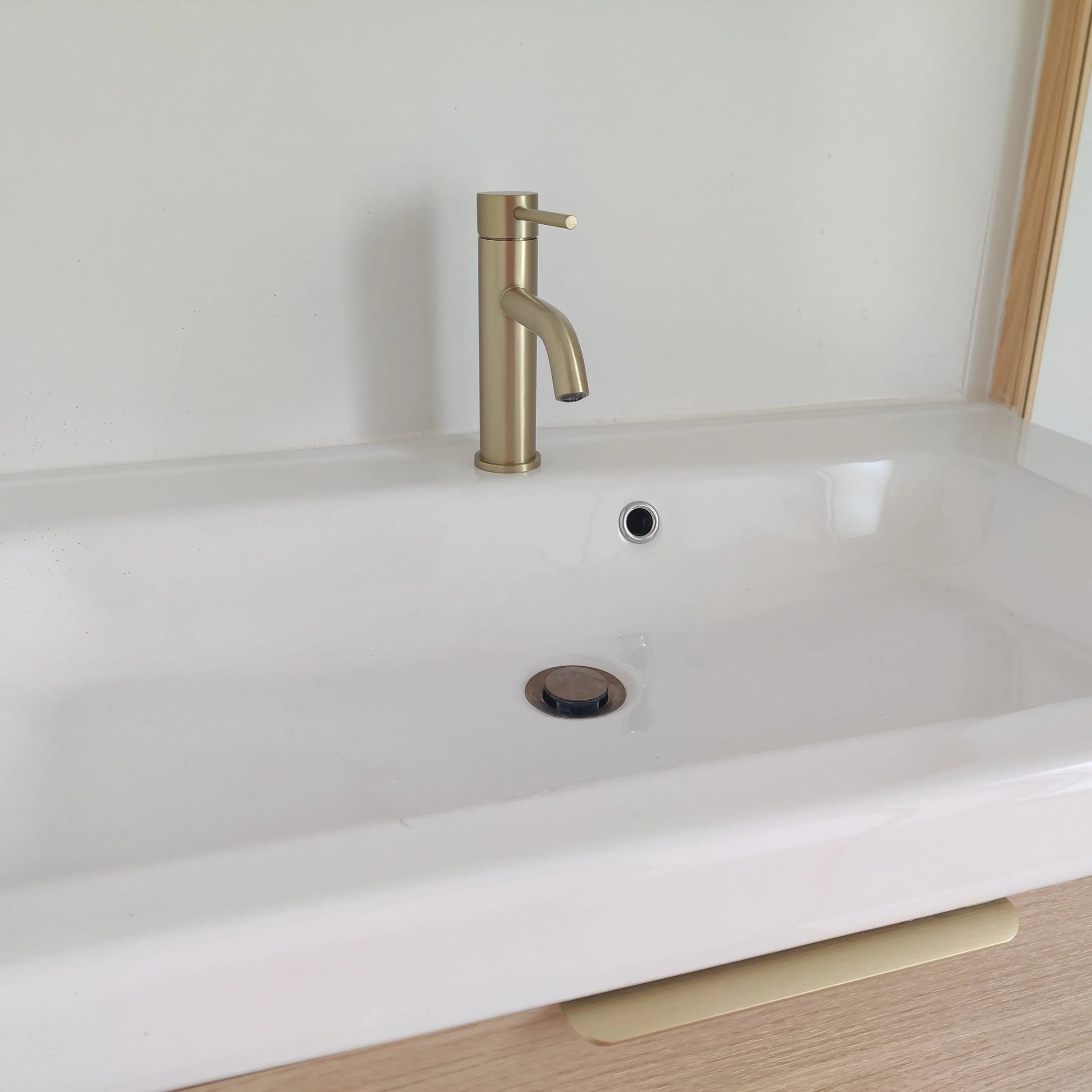 Mitigeur de salle de bain or brossé