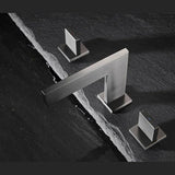 Robinet de salle de bain gris brossé