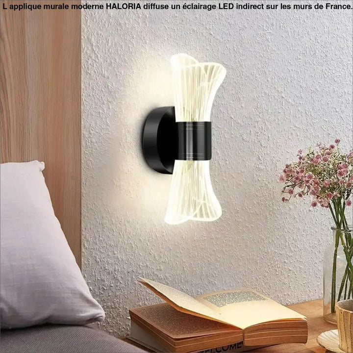 Applique mural moderne noire avec abat-jour en verre blanc translucide sculpté imitant des roseaux liés