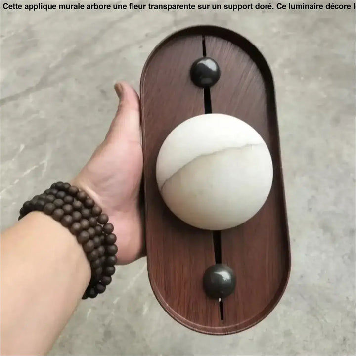 Applique Murale Ovale En Bois Foncé Avec Boule Blanche