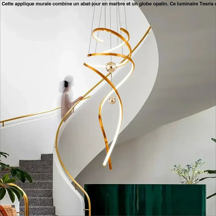 Suspension Spirale LED Dorée Design Pour Plafond Haut