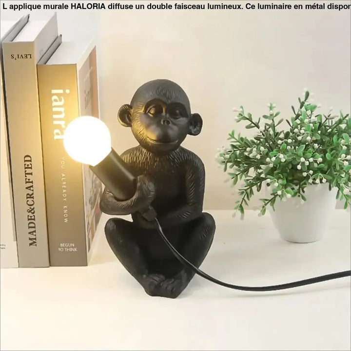 Lampe de table zaboo singe assis en résine noire avec lampe sculpturale singe assis tenant une ampoule allumée