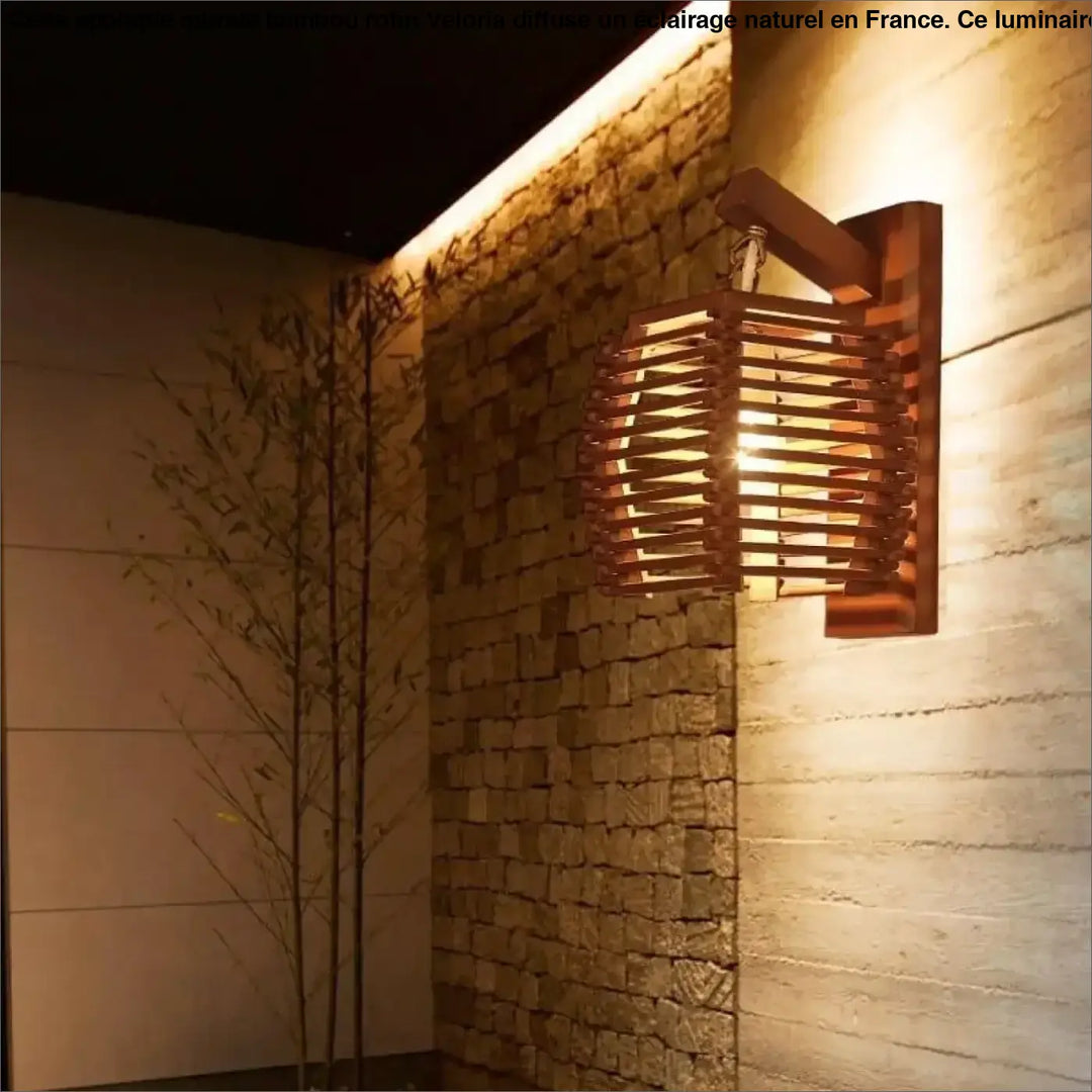 Applique murale bambou rotin warm-toned en bois avec design en treillis tissé signée veloria