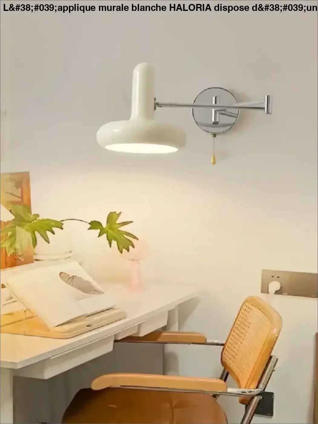 Applique Murale Blanche Avec Bras Articulé De Couleur Argent