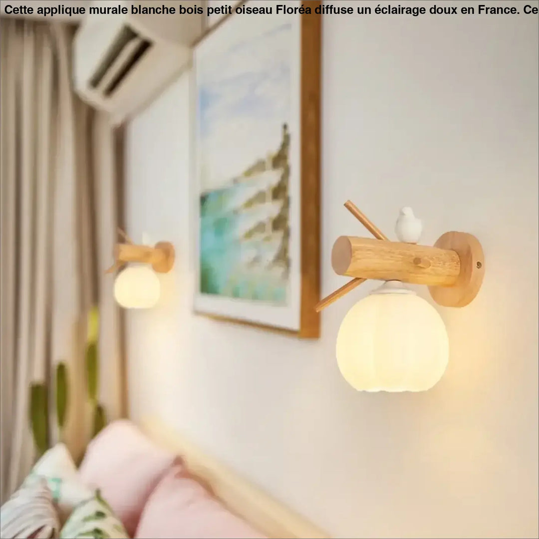 Applique murale blanche en bois avec un petit oiseau

