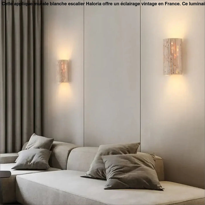 Applique murale beige avec une texture de pierre


