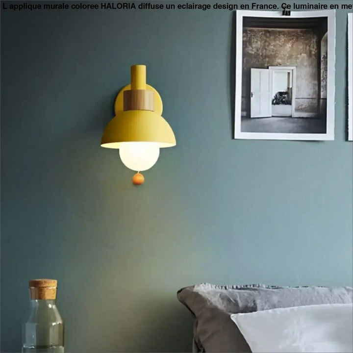 Applique murale coloree jaune avec finition mate, abat-jour circulaires empilés et anneau en bois haloria
