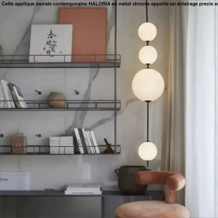 Suspension luminaire saku avec quatre sphères en verre dépoli suspendues sur une tige noire design scandinave moderne