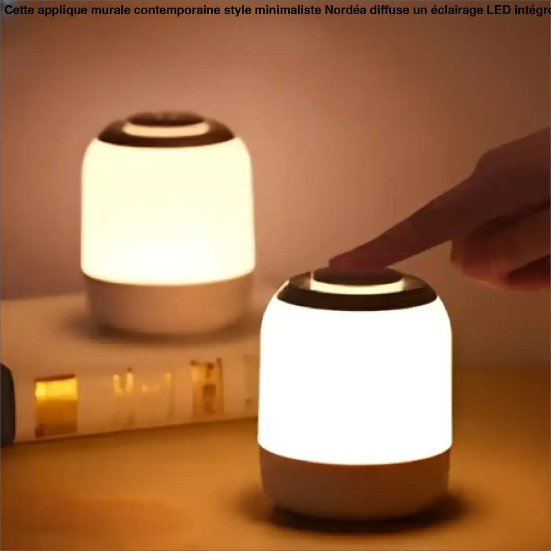 Veilleuse led minimaliste blanche cylindrique avec finition mate et base circulaire noire modèle lista