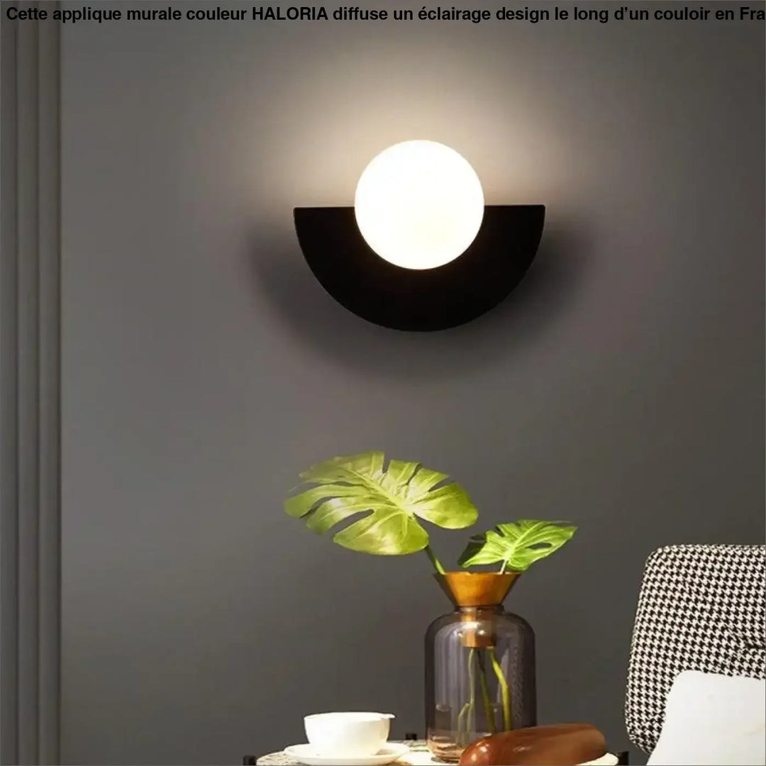 Applique murale couleur haloria noire semi-circulaire avec ampoule sphérique blanche lumineuse pour éclairage intérieur