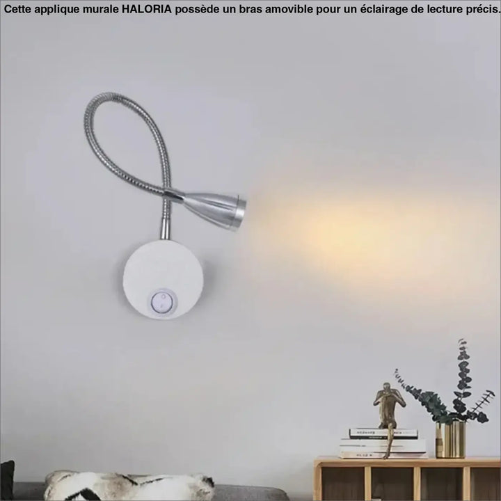 Applique murale de lecture bras amovible argentée avec base circulaire blanche idéale pour éclairer long d’un couloir