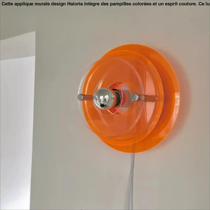 Applique murale azylo en acrylique translucide orange vif avec porte-ampoule en chrome poli style ufo flying saucer