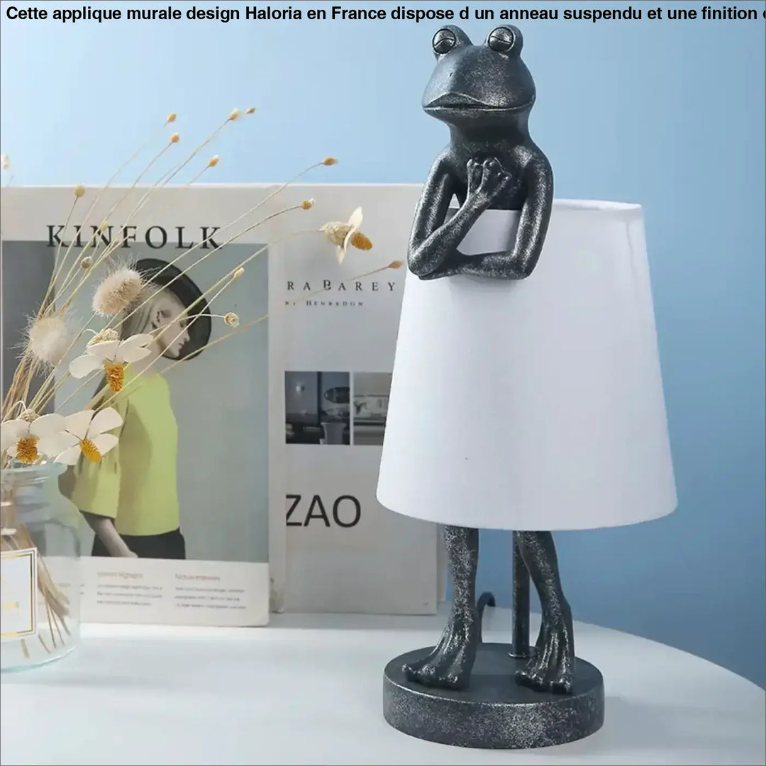 Lampe de table amphoria avec base en grenouille noire texturée au fini brillant pour un design grenouille élégant