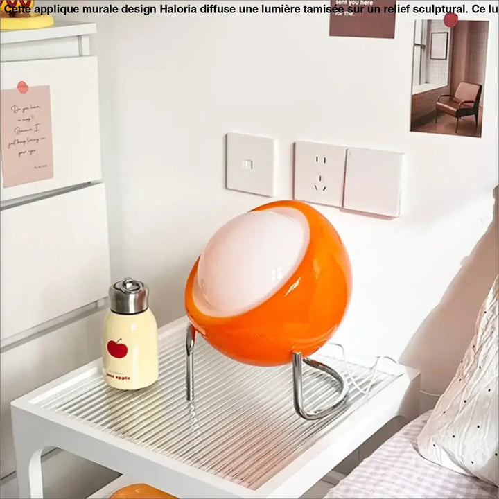 Lampe de table orya avec diffuseur opalin orange vif, pieds chromés et finition brillante pour un design de table moderne