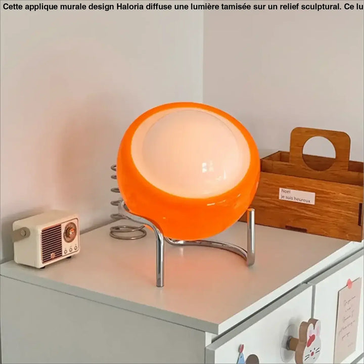 Lampe de table orya orange vif avec diffuseur opalin et pieds chromés pour un design de table élégant