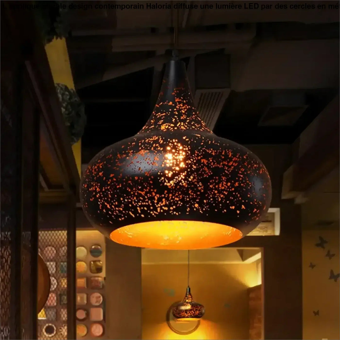 Suspension design artistique noir mat lumière dorée moderne