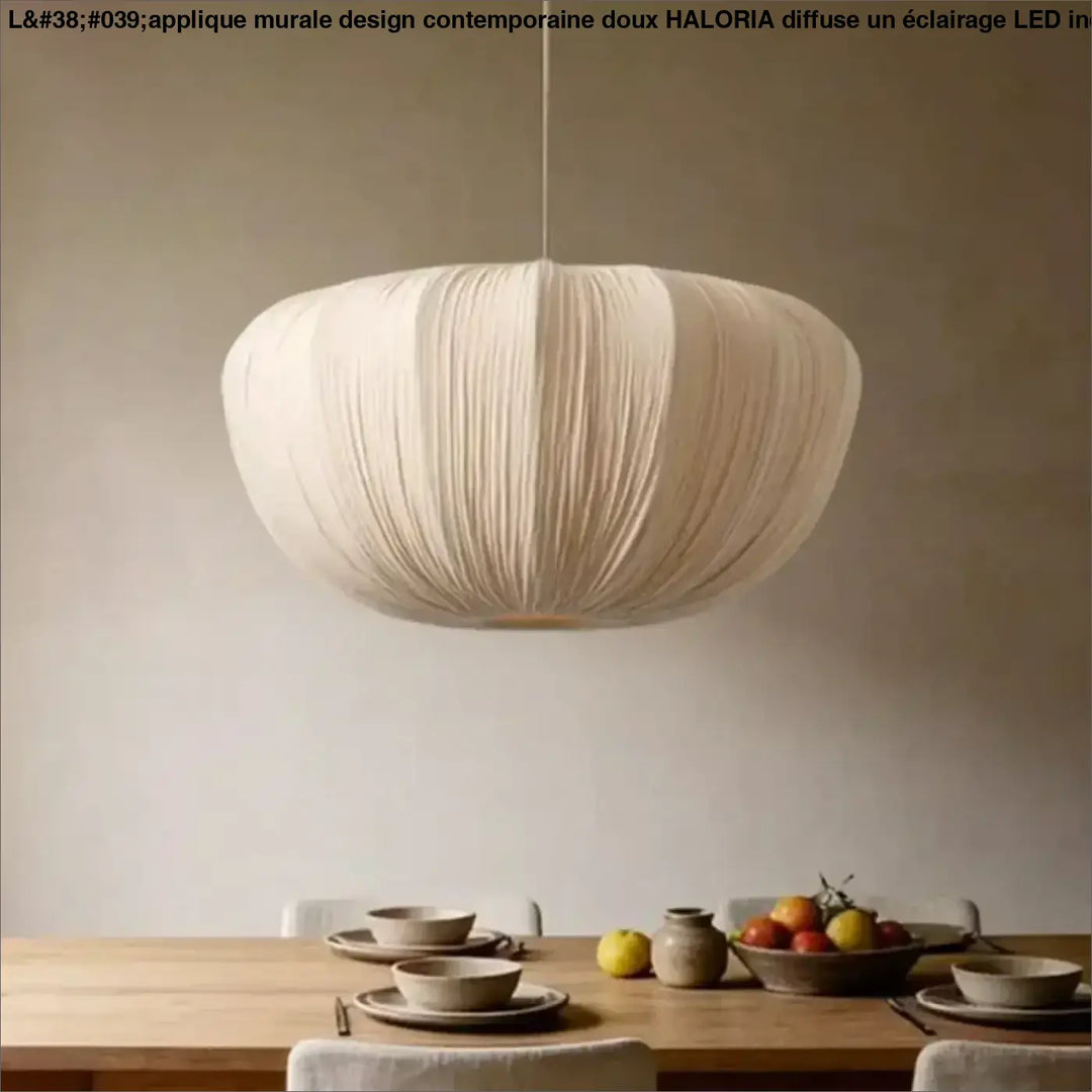 Suspension luminaire sai en papier côtelé crème avec forme organique douce luminaire artisanale design