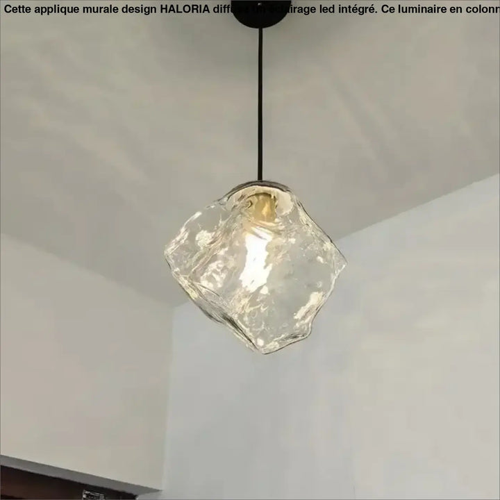 Suspension luminaire molty en verre façonné clair avec forme cubique facettée et fixation plafond métal noir