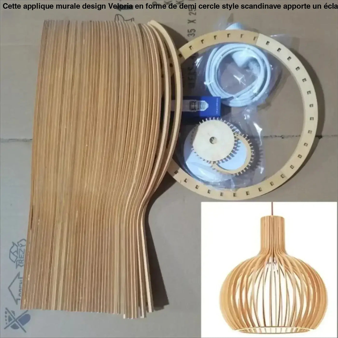 Suspension luminaire fosca avec design en bois aux lignes courbes et nervurées finition naturelle en bois moderne et léger