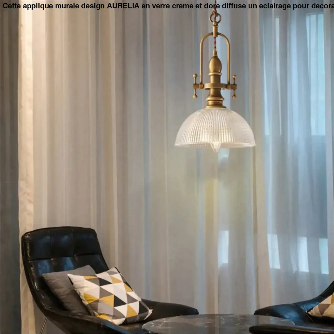 Suspension luminaire vintage en laiton doré et verre strié raffiné