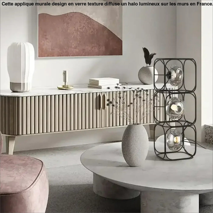 Lampe de table haloza en vase en pierre grise texturée sphères lumineuses pour un table design sculptural élégant