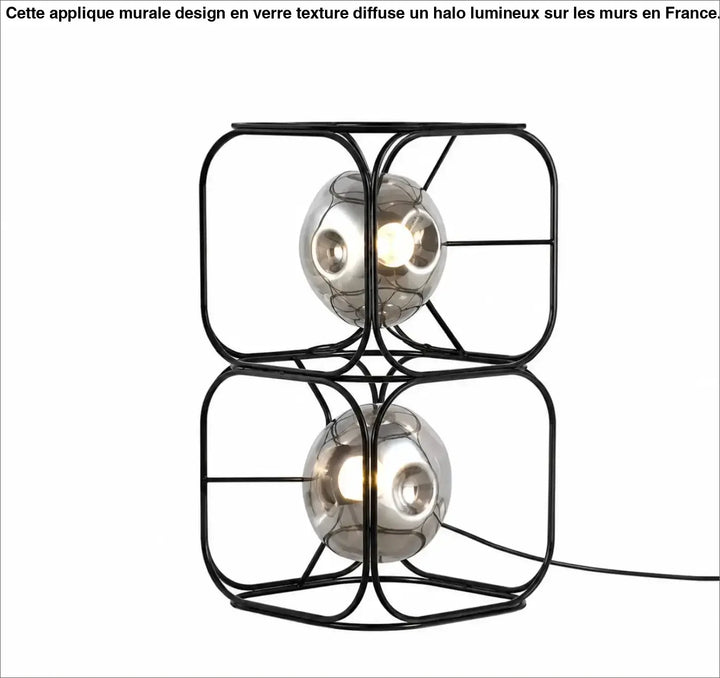 Lampe de table haloza avec cadre en métal noir et deux sphères lumineuses en verre miroir pour un table design sculptural