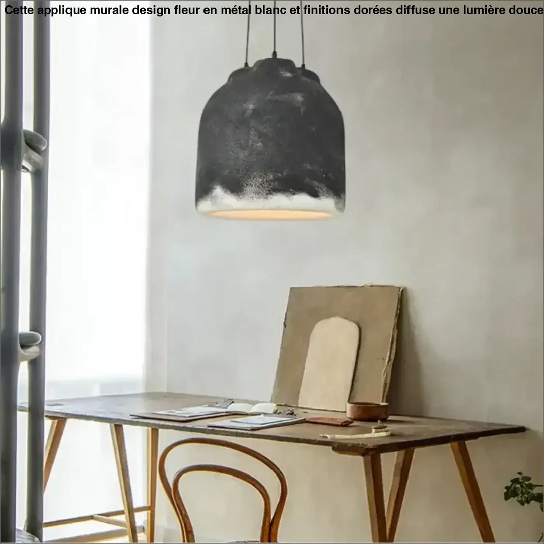 Suspension luminaire mineris en céramique noire rustique avec bord inférieur blanc givré pour décoration intérieure design sculptural