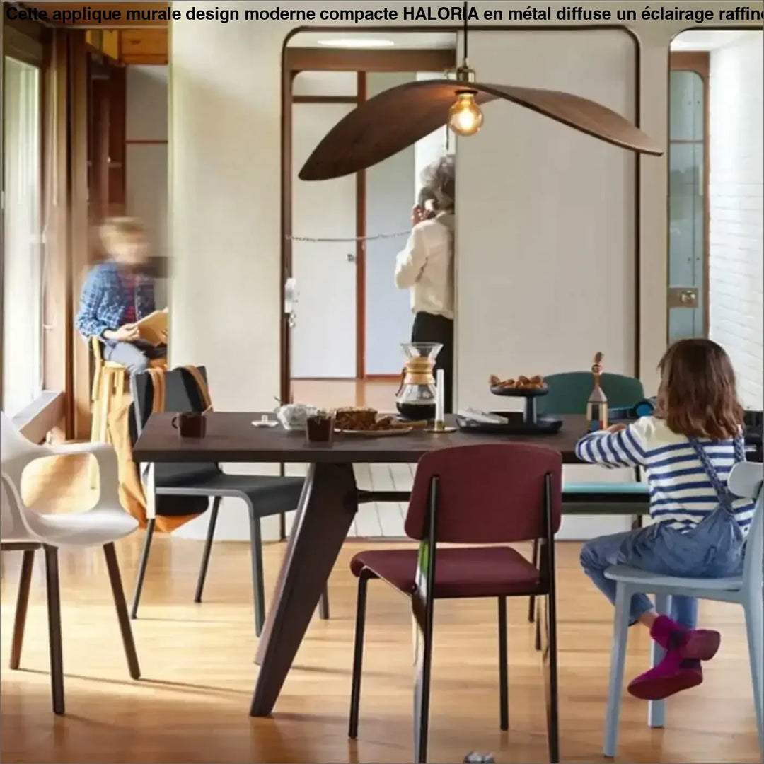 Suspension luminaire moderne en bois forme aile élégante