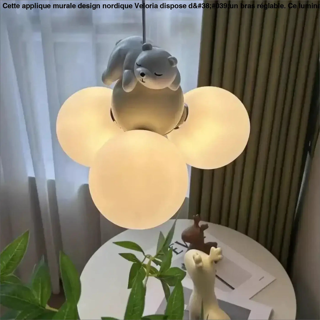 Applique murale design nordique veloria en forme dours gris avec trois globes en verre givré chaud et bras reglable