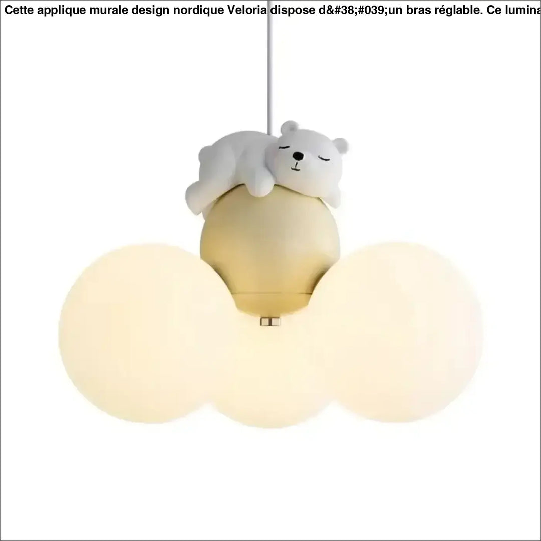 Applique murale design nordique avec bras réglable veloria avec ours polaire en peluche blanc sur abat-jour doré et diffuseurs nuageux