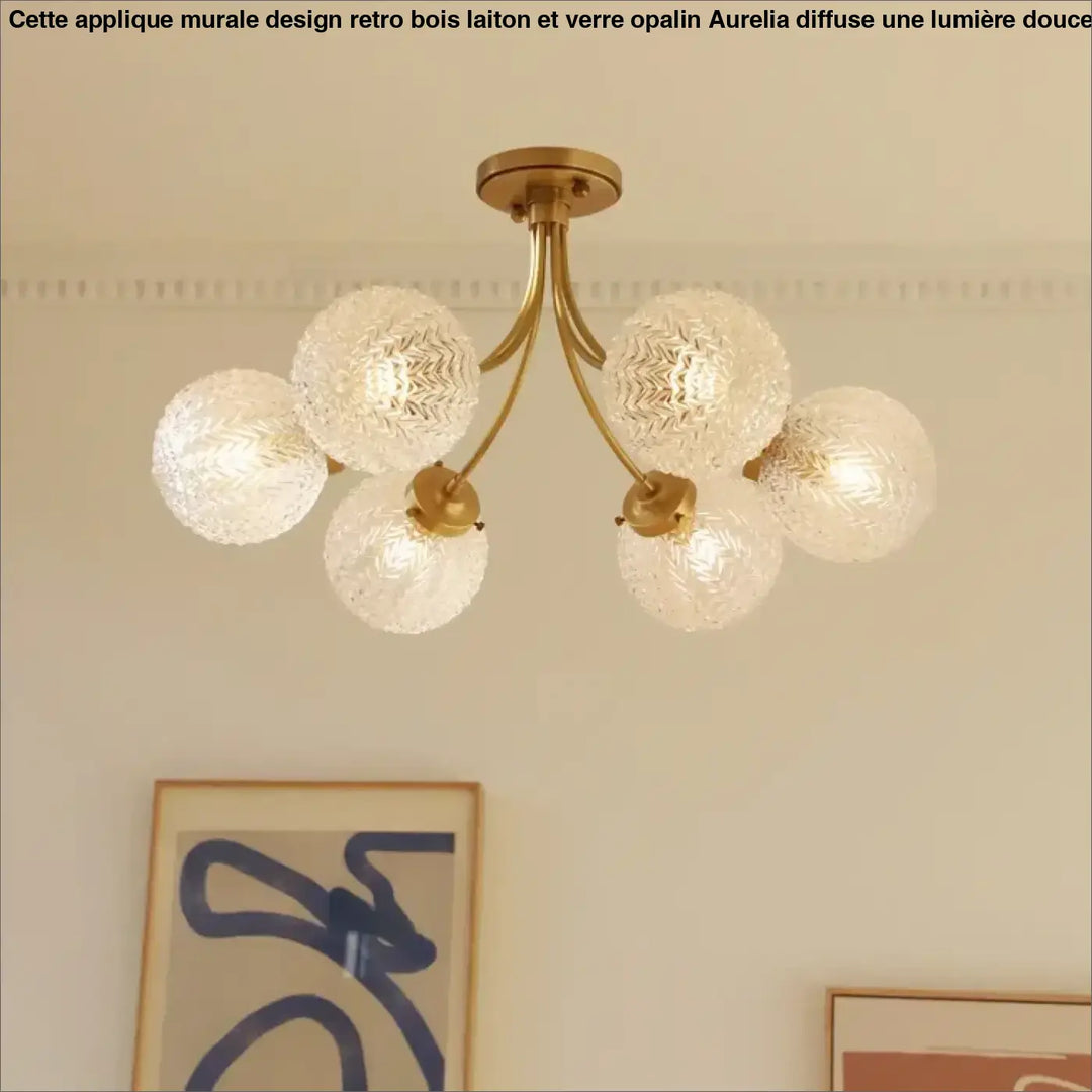 Suspension luminaire dorée avec globes en verre élégante