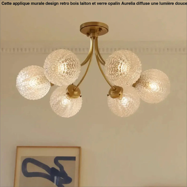 Suspension luminaire dorée avec globes en verre élégante