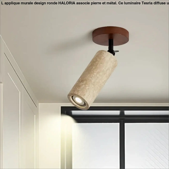 Plafonnier spot orientable en travertin jaune et bois chic