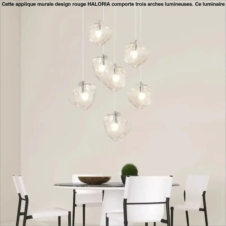 Suspension en cascade de boules transparentes lumineuses