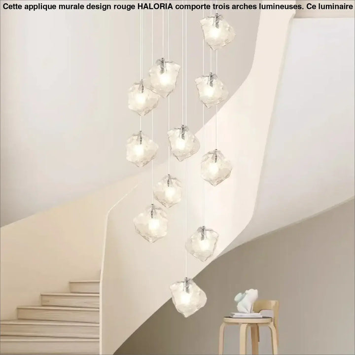 Suspension en cascade de boules transparentes lumineuses